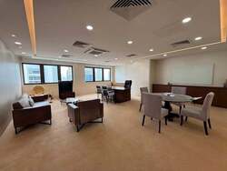 Palais Renaissance (D9), Office #632373351